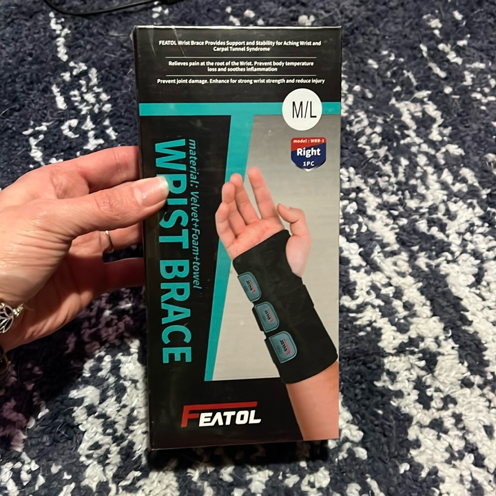 ⭐️ NIB right detail wrist brace